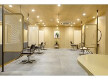 アエル(aeru)の雰囲気（【aeru】パーテションがあり隣との間もゆとりがあり落ち着く空間）