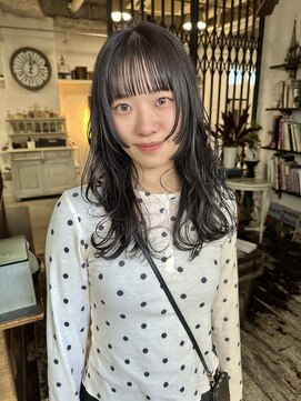 トレンチ(TRENCH) レイヤーカット 顔まわりカット 暗髪