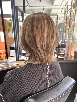 フェリア ファム 桃山台(FERIA fam) ハイライト外ハネレイヤーボブ