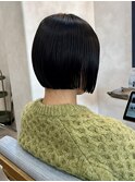 パツっとラインを残したミニボブ