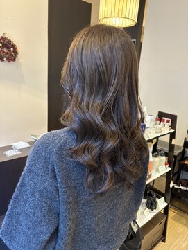 ヘアサロン トラヴィス(hair salon Travis) ナチュラルベージュ×ツヤありロング