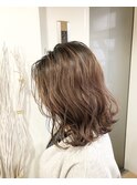 切りっぱなしボブ+ハイラベージュ
