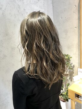 レーヴ(REVE) スモーキーベージュ レイヤーウェーブ