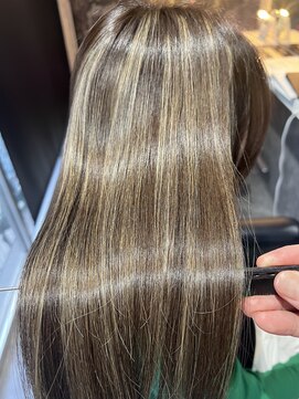 スパークスヘア(Sparks hair) ハイトーンでもつるりんちょ♪艶髪女性の魅力を引き出す！