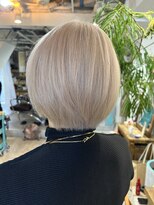 ロア インターナショナル 新宿店(LoA International)&nbsp;【LoA】ハイトーンホワイトベージュ/ミニボブショート