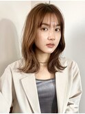 レイヤーカット くびれヘア 外ハネミディアム