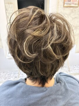 白髪ぼかしハイライト　ショート