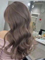 ロイオブジゼル(roi of GiseL)&nbsp;レイヤー 顔周りカット 韓国 前髪カット ミルクティーベージュ