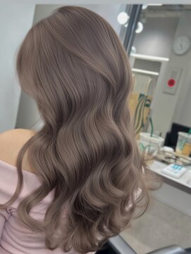 ロイオブジゼル(roi of GiseL) レイヤー 顔周りカット 韓国 前髪カット ミルクティーベージュ