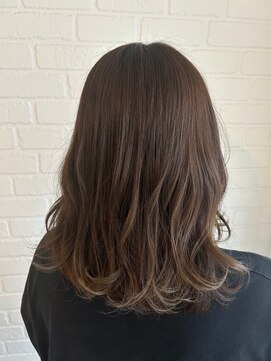 サロン デュッカ(Salon Duka) おちつきセミロング