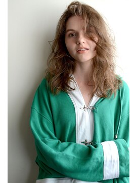 ミラバイグリーン(Mira by green) ヴェールウェーブ×くせ毛風【グレージュ】セミディ 02