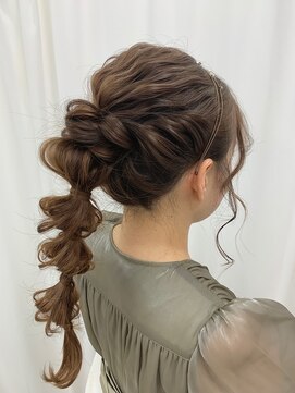 アリー(ALLIE´) ◯トレンドポニーテール【BEAUTY SALON ALLIE´】