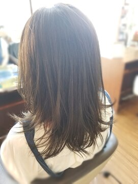 ムーア(MUA) 小顔レイヤーセミディ☆【MUA 本家】