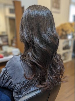 【豊橋】 大人女性の年齢の変化に伴う、髪のお悩みに合わせたケアをご提案♪艶感とハリ・コシのある髪に◎