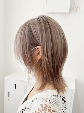 スイ(suiw) ミルクティーベージュ◎ミディウルフシャドールーツ【suiw】