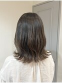 カーキグレージュ×切りっぱなしミディアム