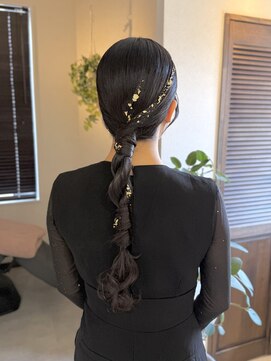 カルマンド(Calmando) タイト編みおろしアレンジ金箔ドレスヘア