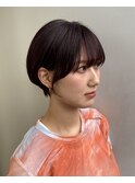 丸みショート前下がりセンターパートハンサムくびれショート