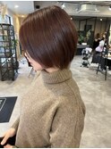 ピンクブラウンのフェミニンショートボブで柔らかさアップ