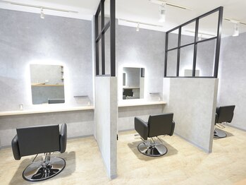 リンク(Link)の写真/【半個室完備◎】スタイリストがマンツーマンで接客。骨格や髪質に合ったスタイルをご提案いたします♪