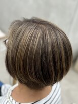 レヴィア(REVIA)&nbsp;白髪ぼかしハイライトブリーチミルクティーベージュ