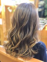 ララテラス(LaLa Terrace)&nbsp;外国人風グラデーション×無造作エレガンスウェーブ