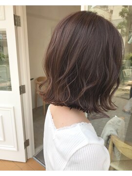 シュプール(SPUR) ラベージュ赤み消しカラー×首元すっきり肩上ボブパーマ