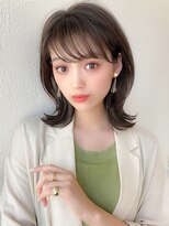 大人かわいいミディアムレイヤー ショコラベージュ 外ハネ 小顔