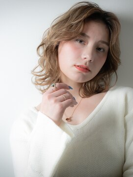 カバーヘア ブリス 上尾西口店(COVER HAIR bliss) 外国人風ハイトーンカラー外ハネくびれヘア203s上尾10代20代30代