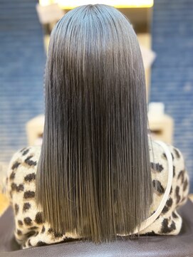 ヴィヴァーチェイルソーレ(VIVACE ilsole) 20代30代40代髪質改善カラーアッシュグレージュ艶感ストレート