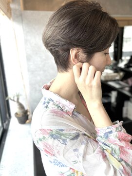 サニーサイドサロン(SUNNY SIDE SALON) 前下がりショート×オリーブベージュ