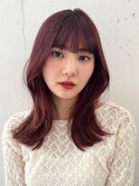 外ハネくびれレイヤーミディアムヘア　チェリーピンクカラー