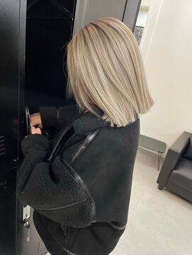 キング 梅田(K!ng) 縮毛矯正髪質改善ハイライトレイヤーカット梅田美容室エクステ