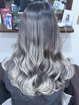 ブレイズヘアー(BLAZEhair) バレイヤージュ３ヶ月後×ホワイトシルバー×ブリーチ３回