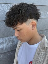 ヒュイル バイ ニアウ(Hwyl by Niau) メンズマッシュパーマスペインカールニュアンスパーマ眉毛