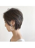 大手町美容院　レイヤーショートボブ　グレーアッシュ