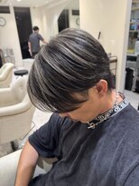 バース 梅田中崎町店(BIRTH)&nbsp;シルバーメッシュブリーチダブルカラーセンターパート