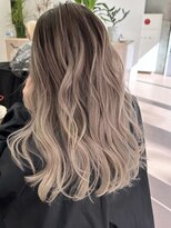 ヌエン 渋谷(NU/EN)&nbsp;秋カラー外国人風バレイヤージュとマロンベージュのツイスト巻き