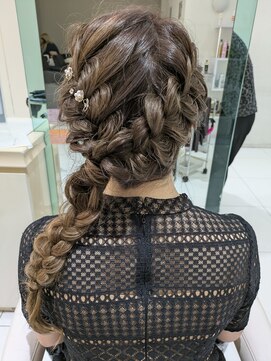 アブニール 我孫子(AVENIR) およばれヘアアレンジ