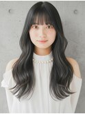ナチュラルな揺れ感が魅力の透明感ロングウェーブスタイル