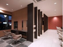 アース 三木店(HAIR & MAKE EARTH)の雰囲気（ペアで座れる席や個室なども完備。自分時間が過ごせます/三木）