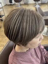 コワファースト 別府 大人世代の極細「白髪ぼかしハイライト」×美フォルムショート