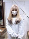 2ブリーチで抜きっぱなしブロンドと毛先黒のデザインカラー