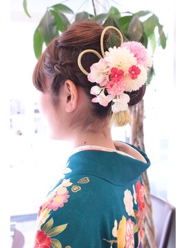 リタ ハマセン(LiTA. hamasen) 可愛い編み込みシニオン☆