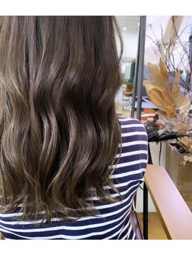 キャンバス(Canvas) カーキを含んだグレージュです☆