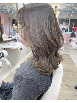 フィガロ ウメダ(FIGARO UMEDA) 【FIGARO　umeda】ミディアム/韓国/レイヤーカット/ハイライト