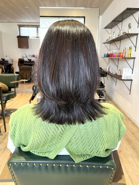 サラ(sarah) くびれミディアムレイヤー