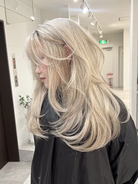 ヴィア(Via) 10代20代30代レイヤーブリーチダブルカラーハイトーンロング