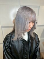 アンダーバー(UNDRvr)&nbsp;ホワイトグレージュデジタルパーマミディアムレイヤーカット