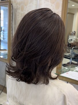 ミングル(MINGLE) ミディアムレイヤーグレージュ